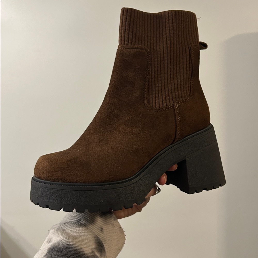 Soda Chunky Brown Platform Chelsea Boot - Women's 7 - Picture 3 of 7
